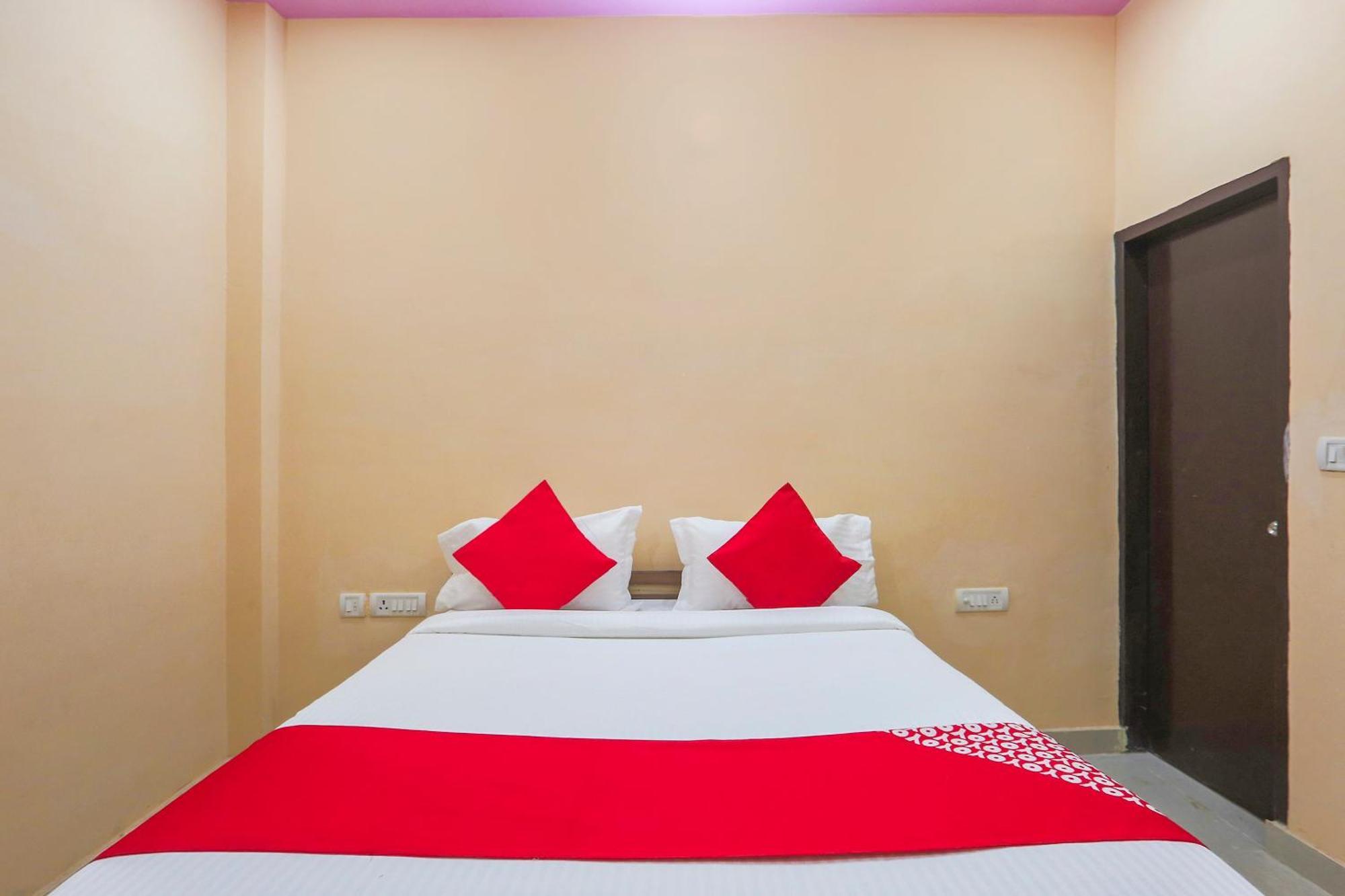 Hotel O Royal Villa Гургаон Экстерьер фото