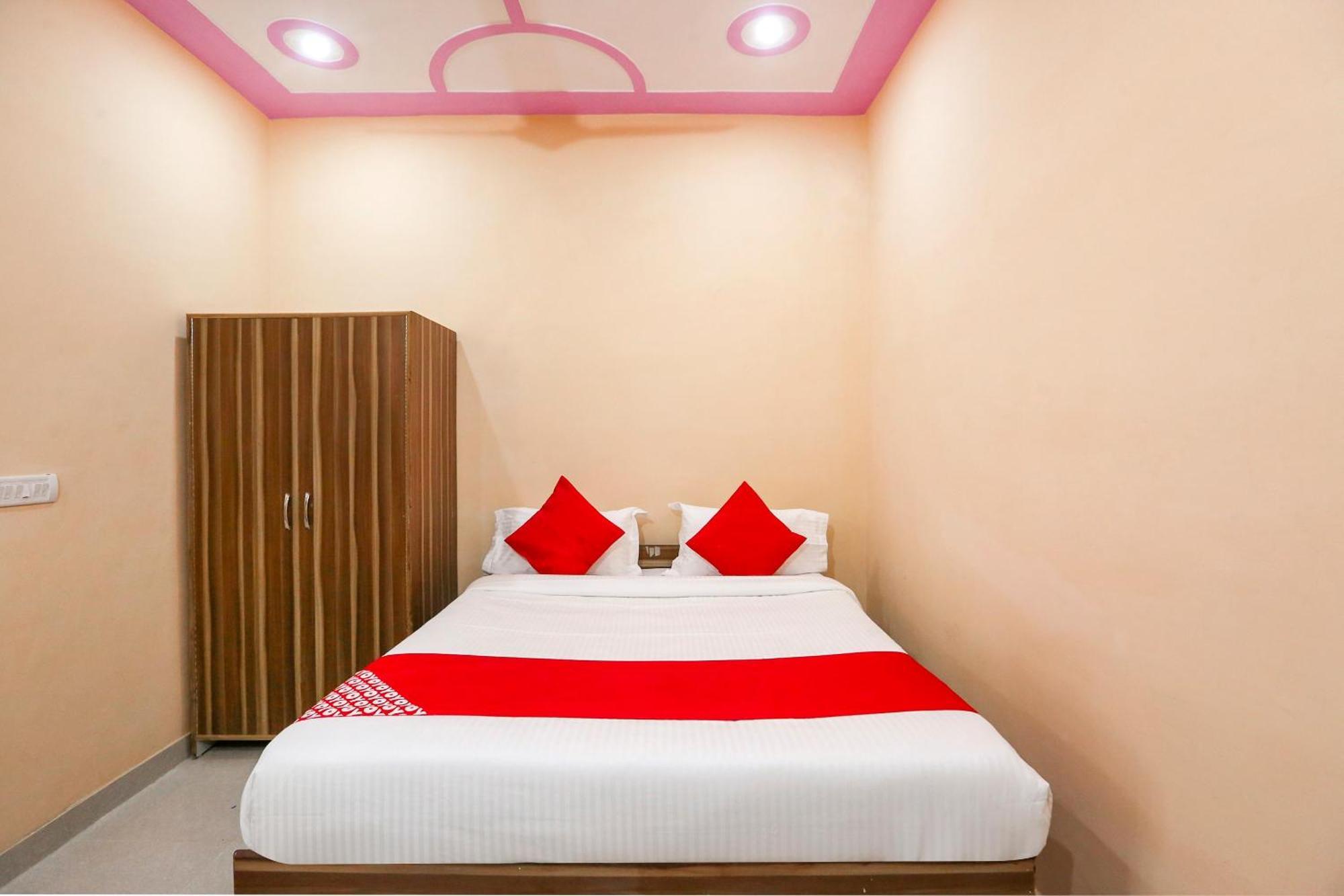 Hotel O Royal Villa Гургаон Экстерьер фото