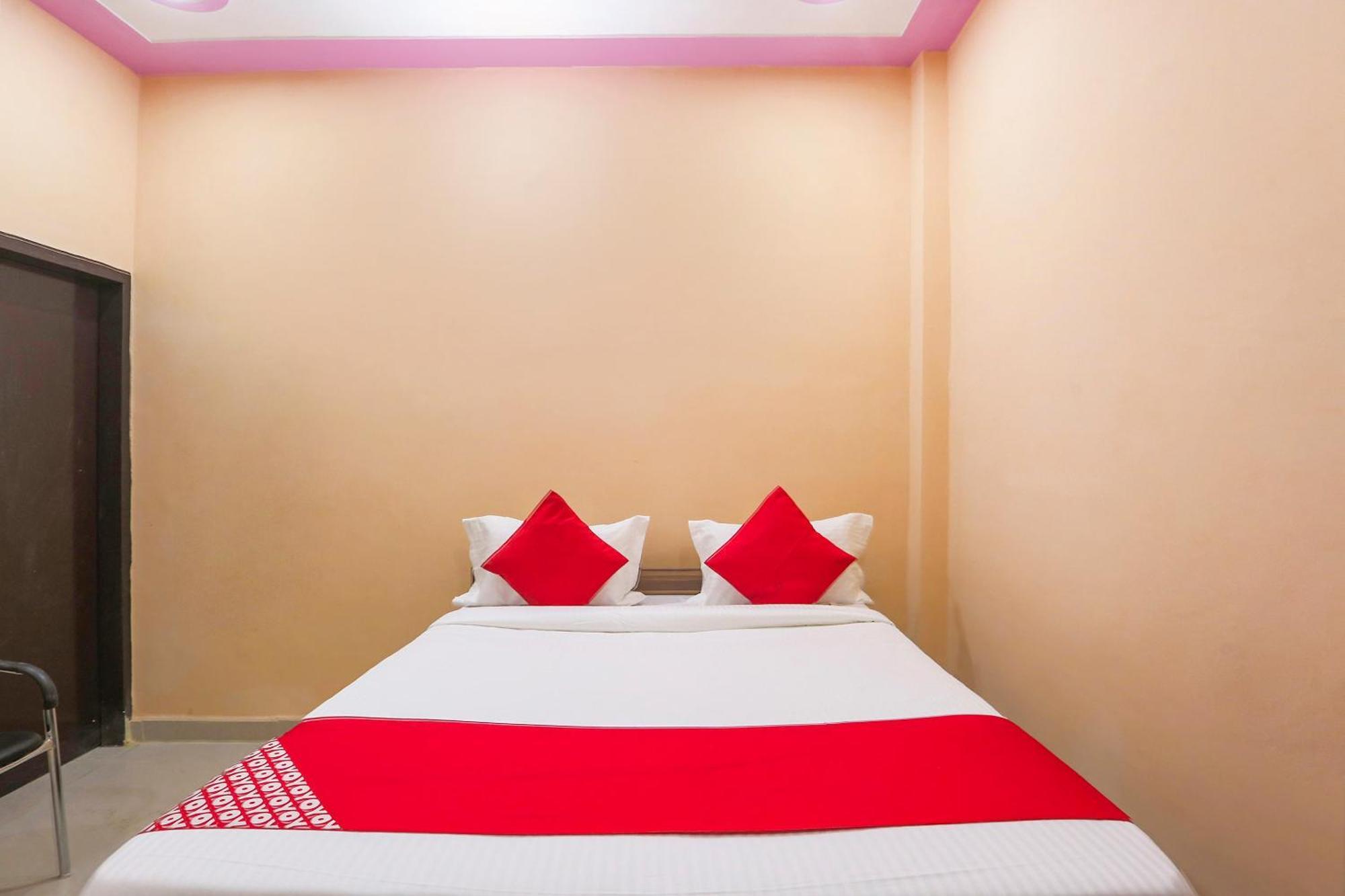 Hotel O Royal Villa Гургаон Экстерьер фото