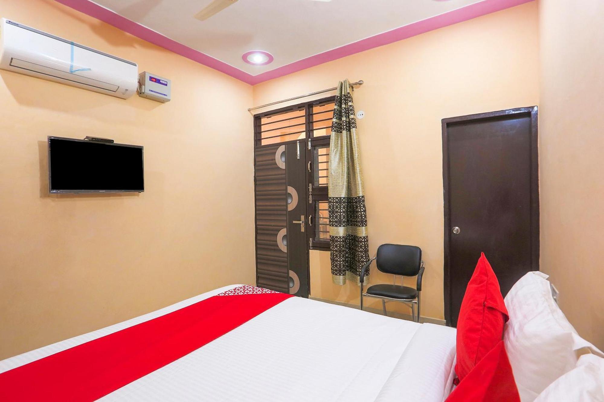 Hotel O Royal Villa Гургаон Экстерьер фото